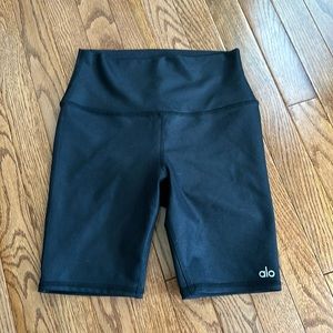 Alo yoga bike shorts XS - like new